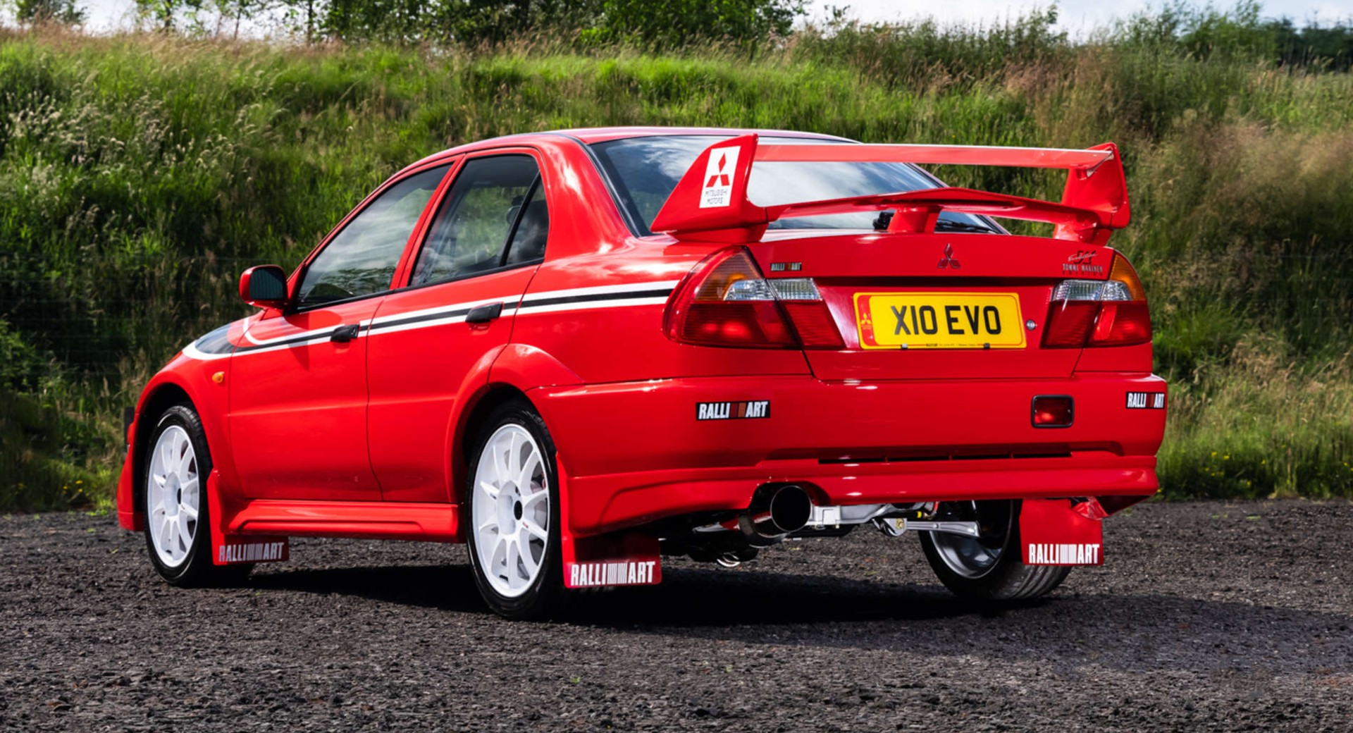 2000-Mitsubishi-Lancer-Evolution-VI-Tommi-Makinen-Edition-rear.jpg