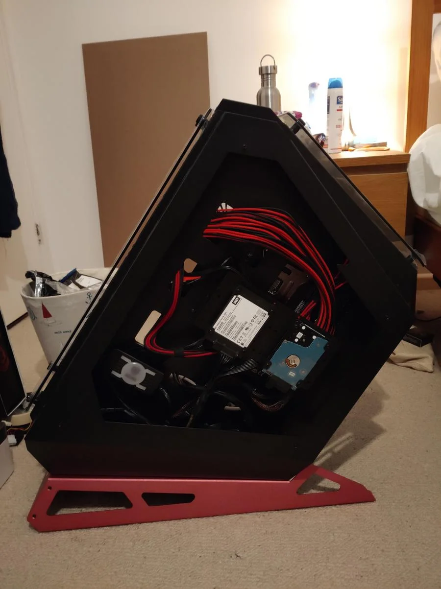 7hpVR44.webp
