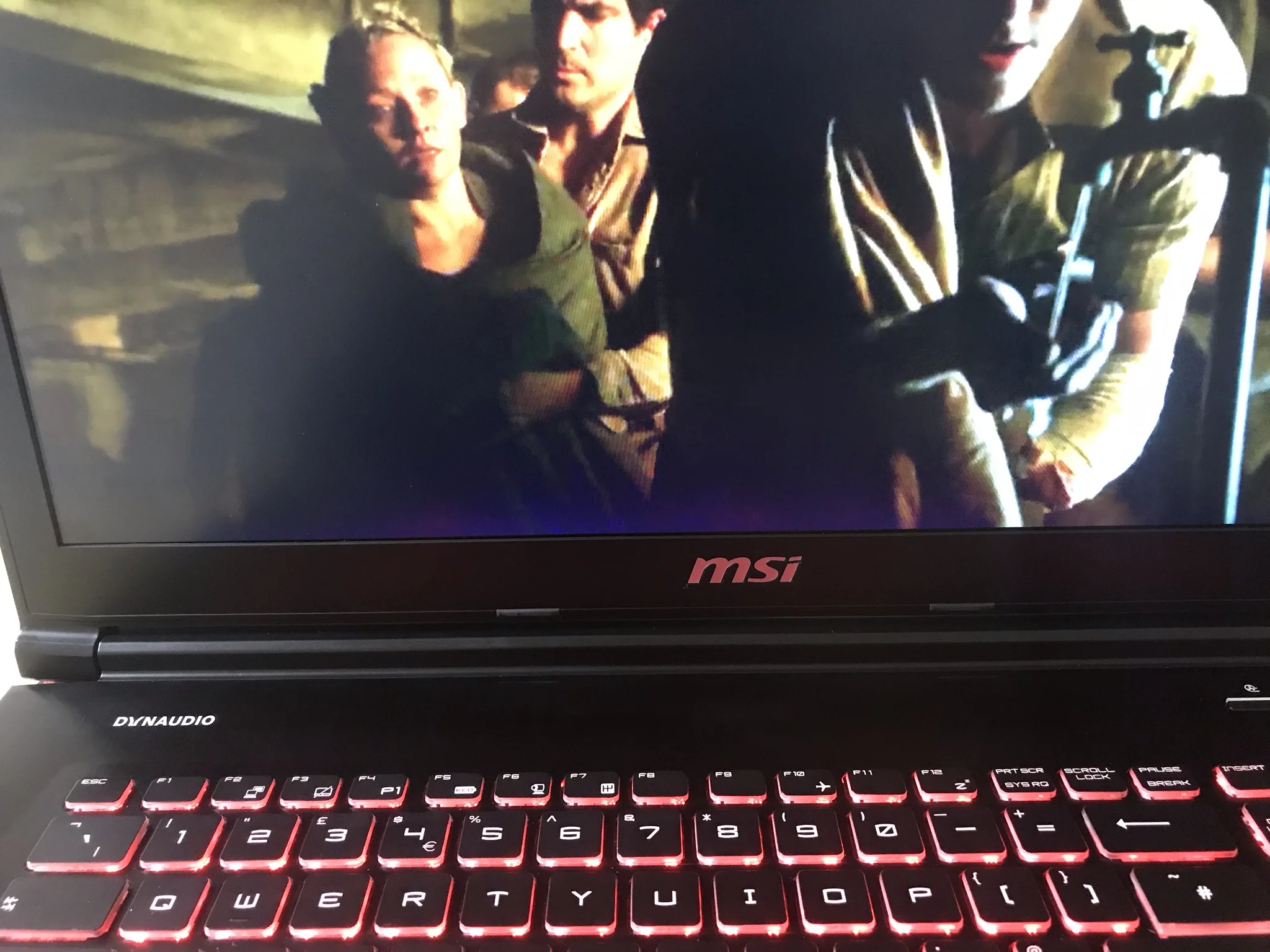 avWJvbU.webp