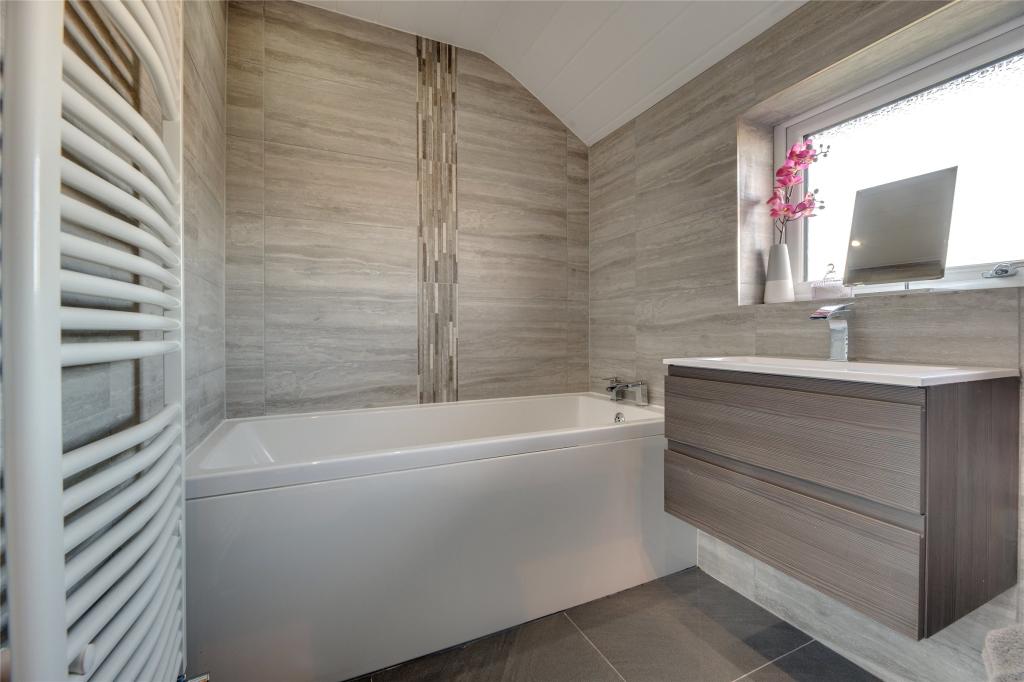 bathroom 2.jpeg