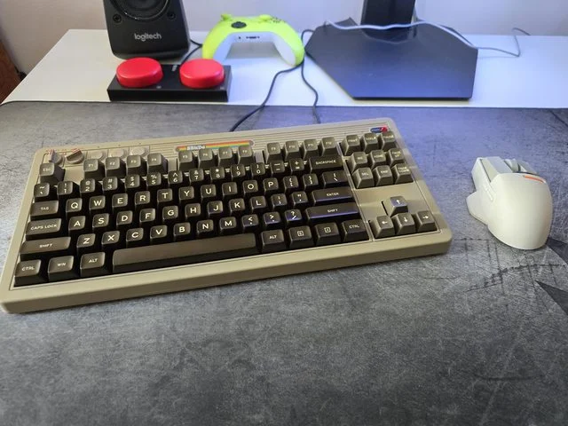 QdzWHtzl.webp